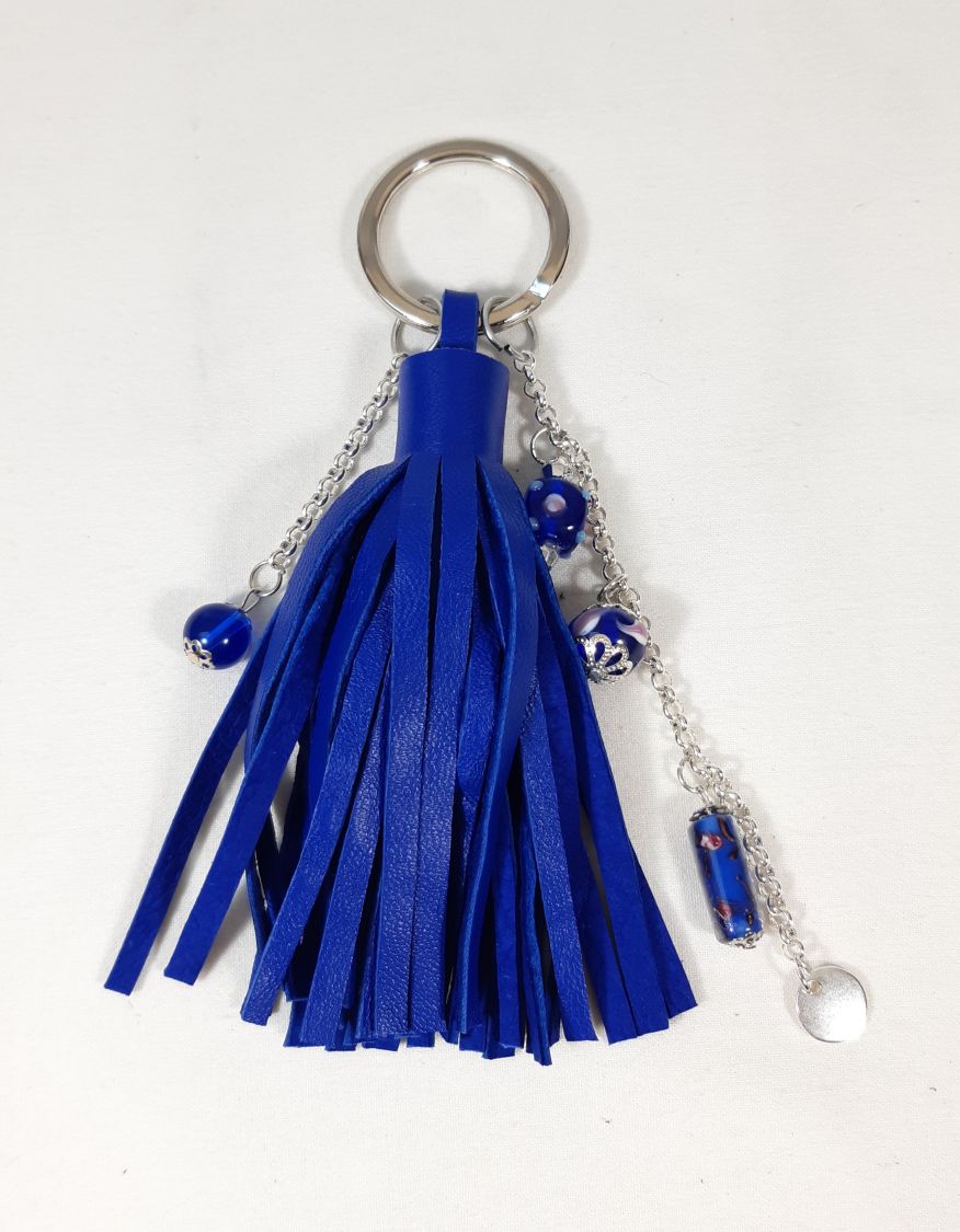 Bijou de sac avec pompon en cuir d'agneau