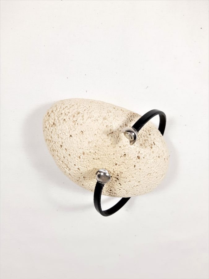 Bracelet cuir vachette noir fermoir magnétique ballon de foot.