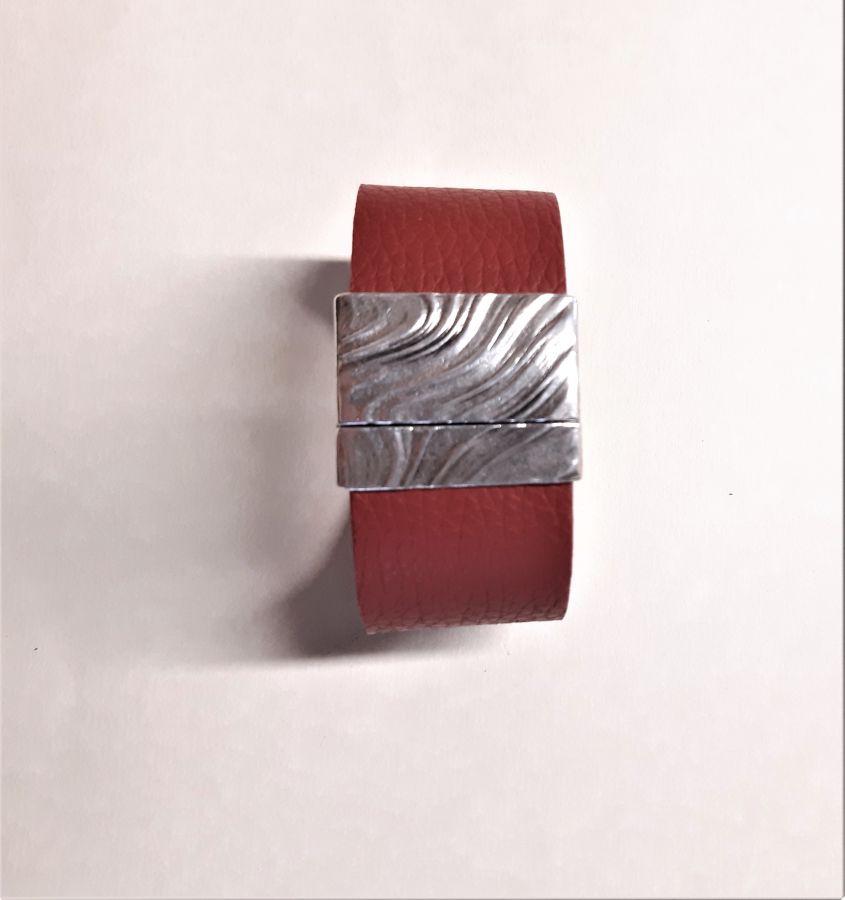 Bracelet cuir vachette rouge fermoir magnétique