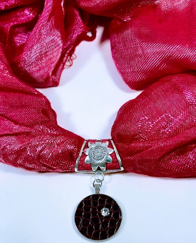 B&eacute;li&egrave;re de foulard avec cuir