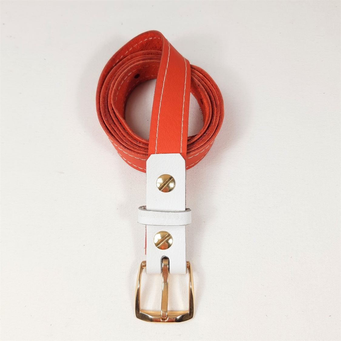 ceinture bicolore ecuir de vachette rouge/blanc.