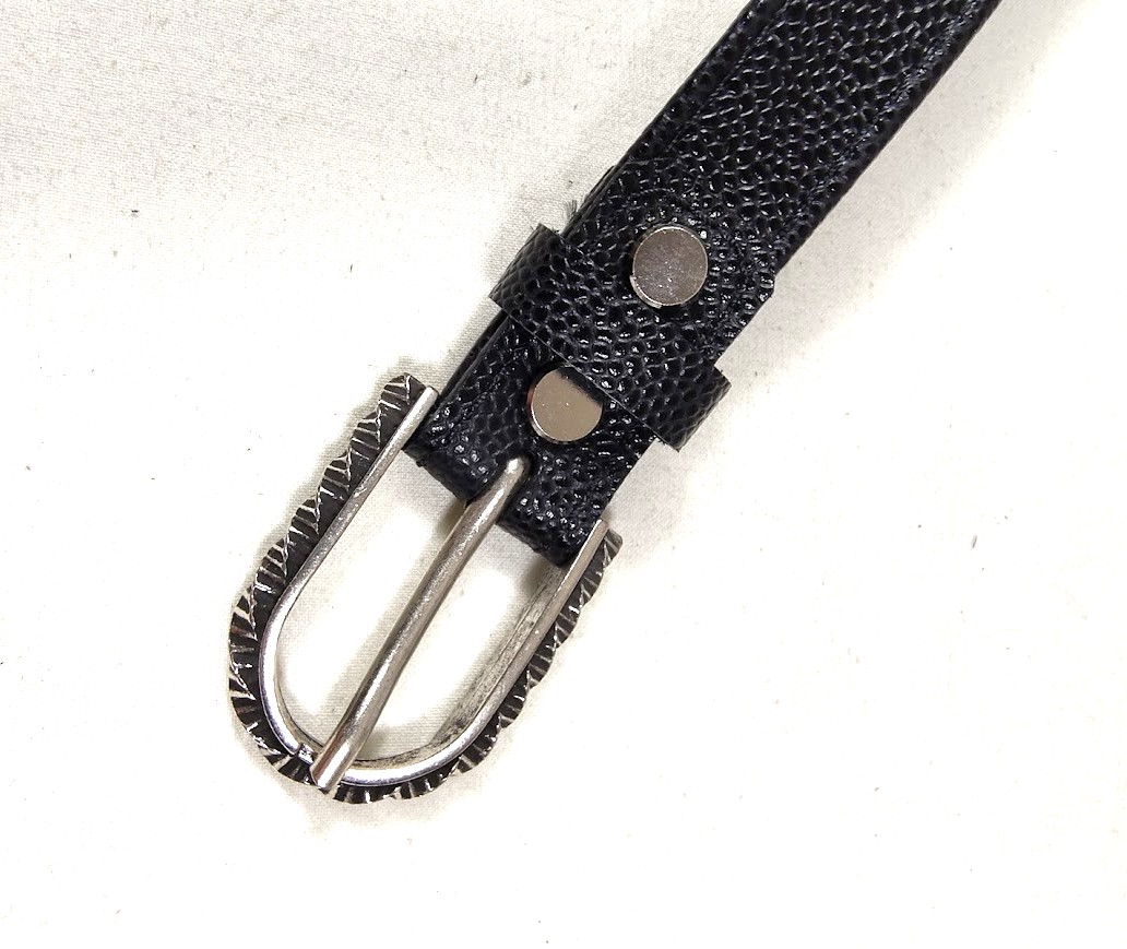 Ceinture pour Elle cuir noir boucle m&eacute;tal coloris argent vieilli.