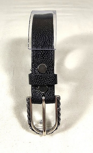 Ceinture pour Elle cuir noir boucle m&eacute;tal coloris argent vieilli.