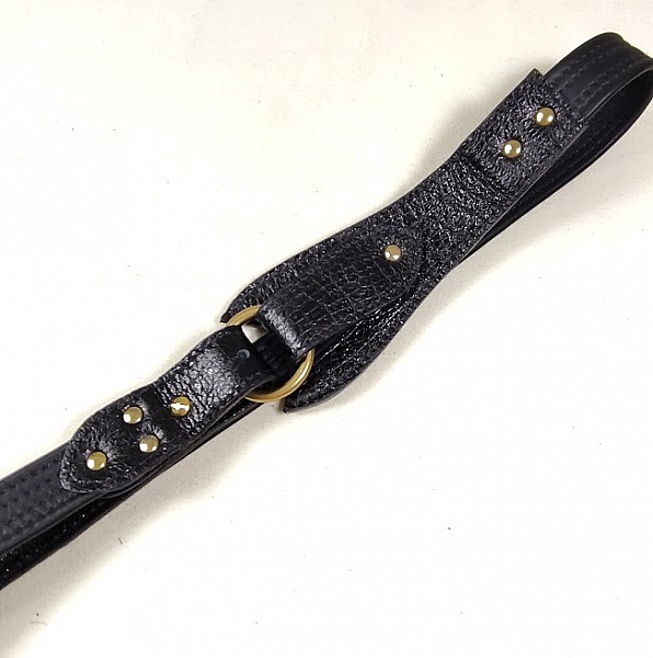Ceinture pour Elle, en cuir noir, fermoir bouton de col.