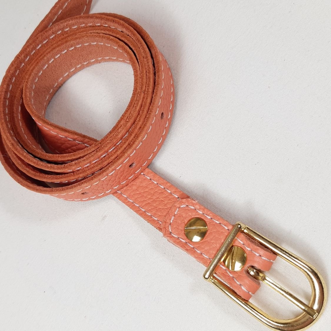 Ceinture pour Elle, cuir de vachette grainé tannage minéral coloris rose saumon