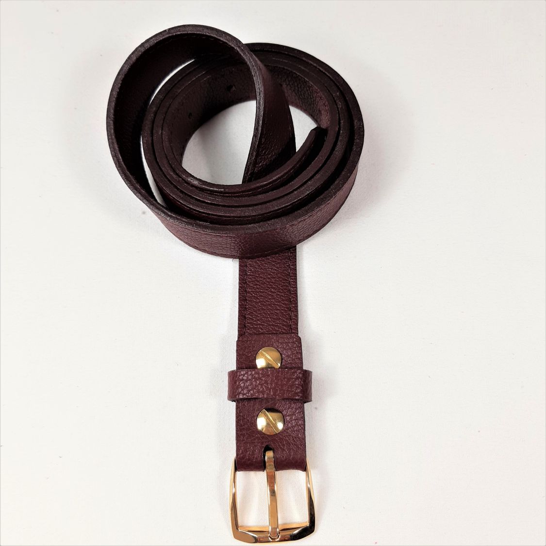 Ceinture pour Elle, cuir de vachette grainé tannage minéral coloris bordeaux