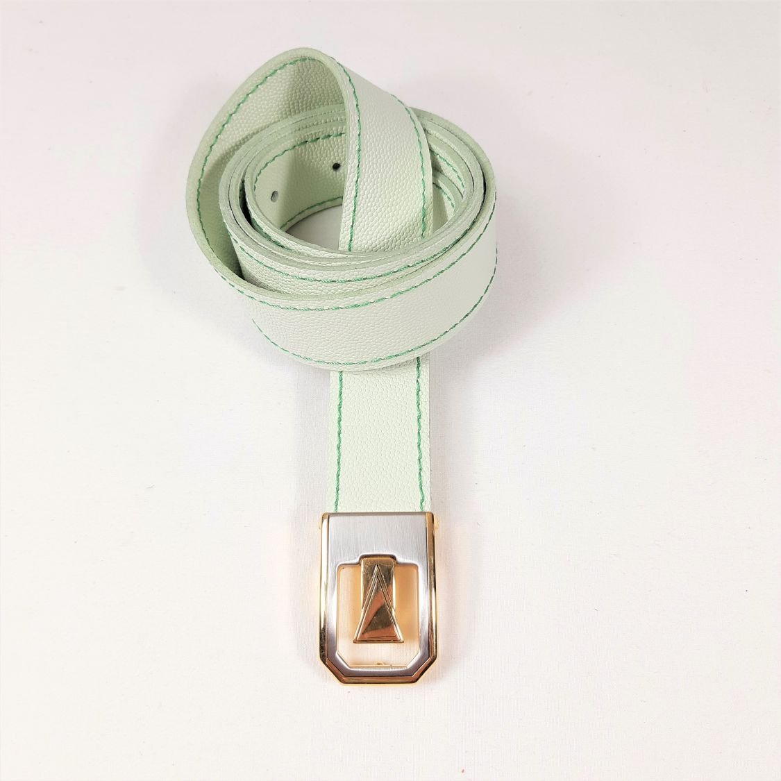 Ceinture pour Elle, cuir de vachette grainé tannage minéral vert
