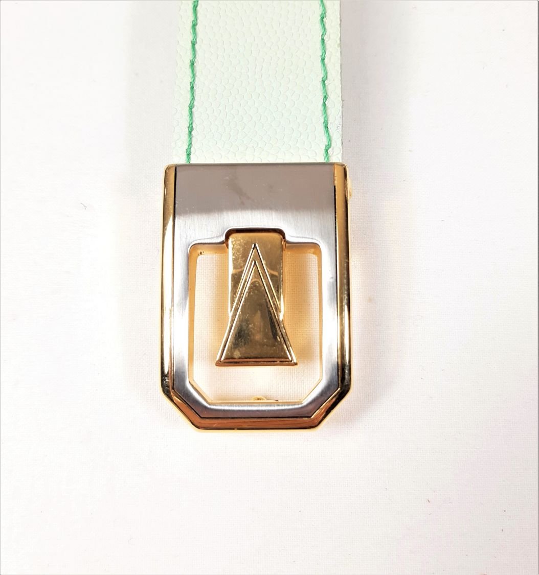 Ceinture pour Elle, cuir de vachette grainé tannage minéral vert