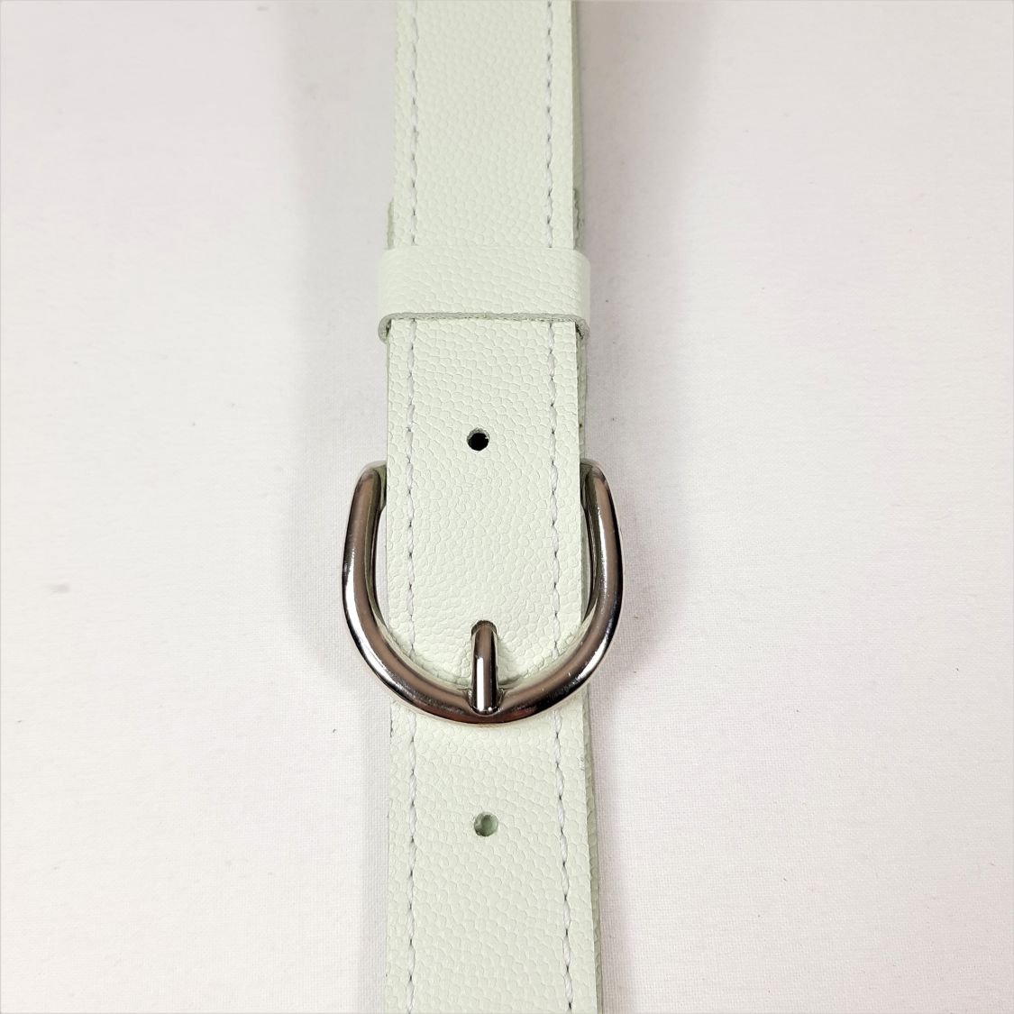 Ceinture pour Elle, cuir de vachette grainé tannage minéral coloris vert pâle