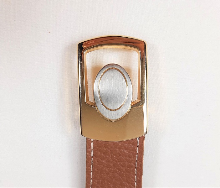 Ceinture pour Elle, cuir de vachette grain&eacute; tannage min&eacute;ral coloris marron .