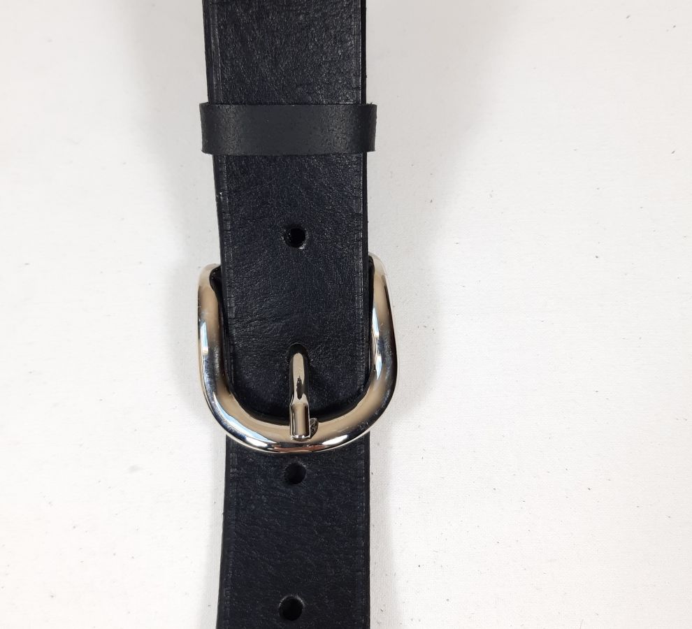 Ceinture cuir vachette, tannage végétal, coloris noir, boucle avec ardillon.