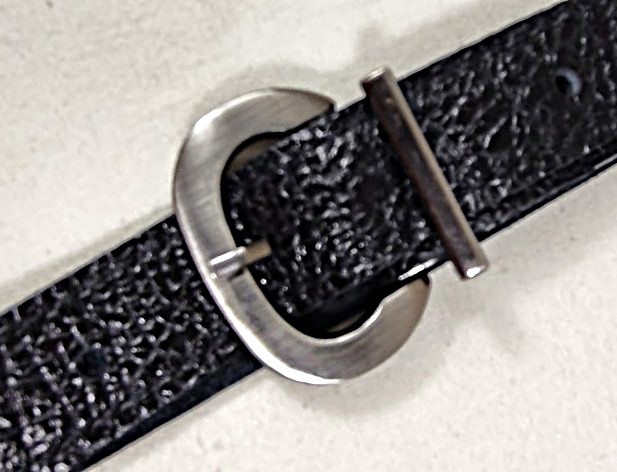 Ceinture fine pour Elle, cuir noir, boucle m&eacute;tal bross&eacute;