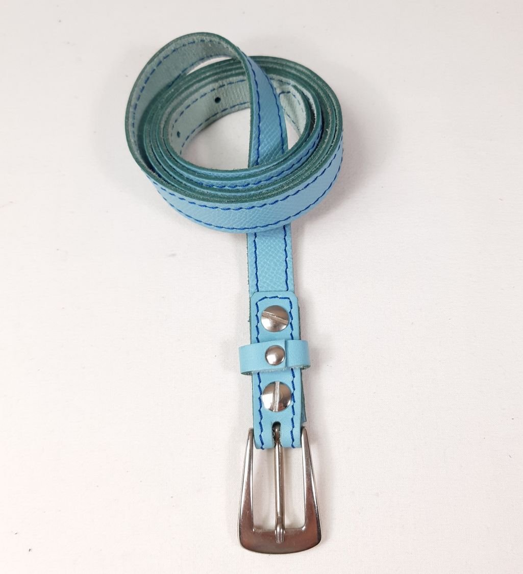 Ceinture fine cuir de vachette coloris bleu clair