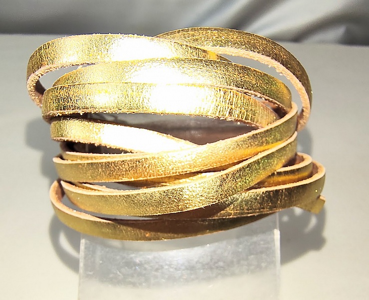 Cuir plat dor&eacute; m&eacute;tallis&eacute;
