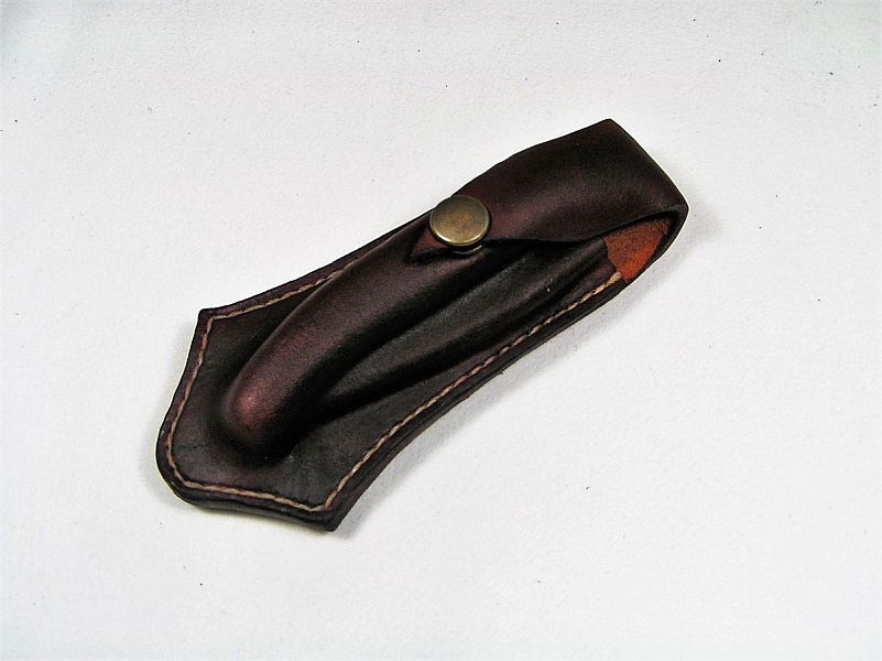 Etui pour couteau cuir vachette, cousu main.