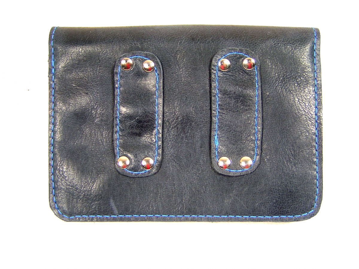 Portefeuille ceinture cuir vachette coloris bleu marine.