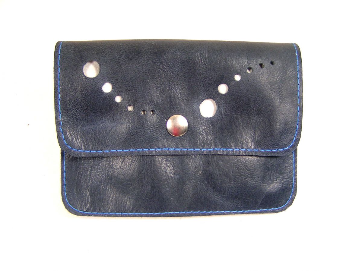 Portefeuille ceinture cuir vachette coloris bleu marine.