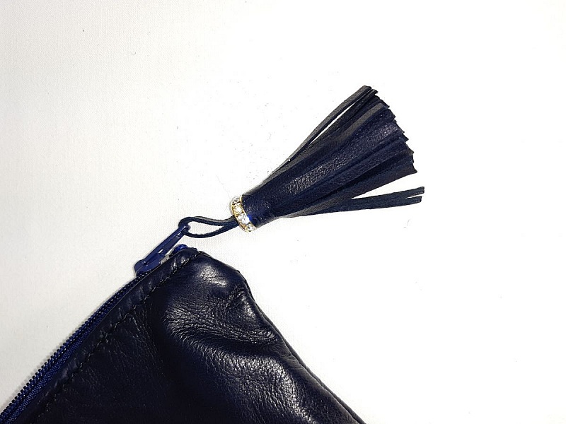 Pochette cuir agneau plong&eacute; bleu marine