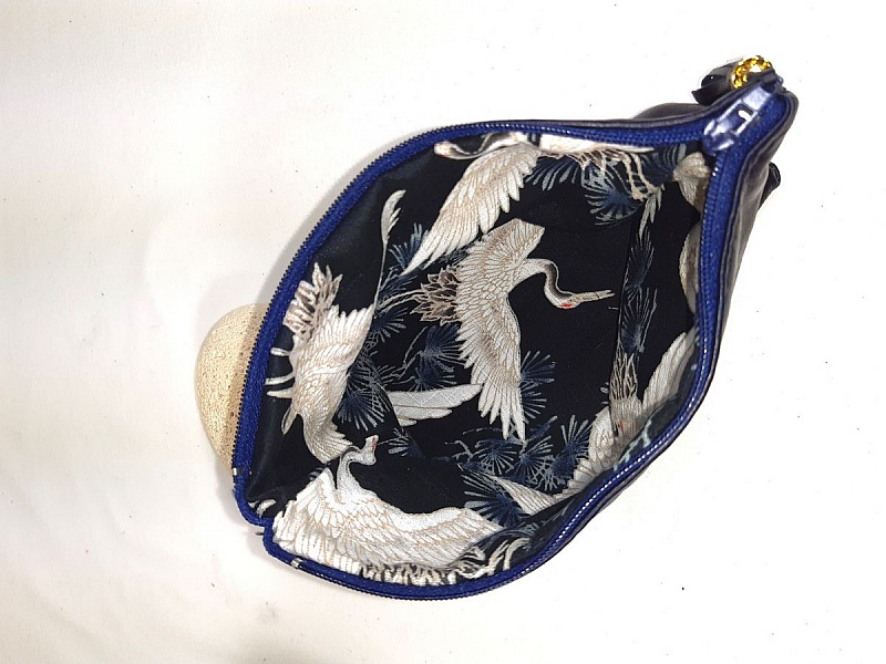 Pochette cuir agneau plong&eacute; bleu marine