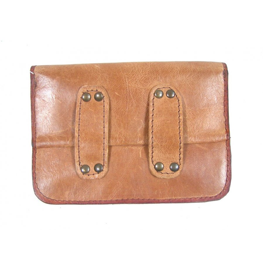 Pochette cuir pour ceinture, sûre et discrète. Accessoire pratique et élégant.