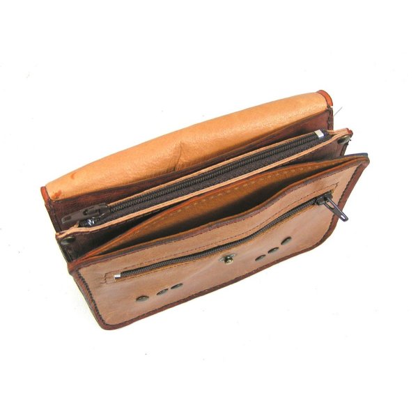 Pochette cuir pour ceinture, sûre et discrète. Accessoire pratique et élégant.