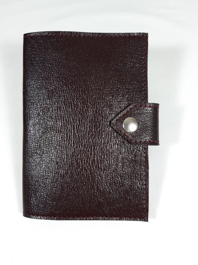 Pochette santé cuir chèvre imprimé coloris bordeaux.