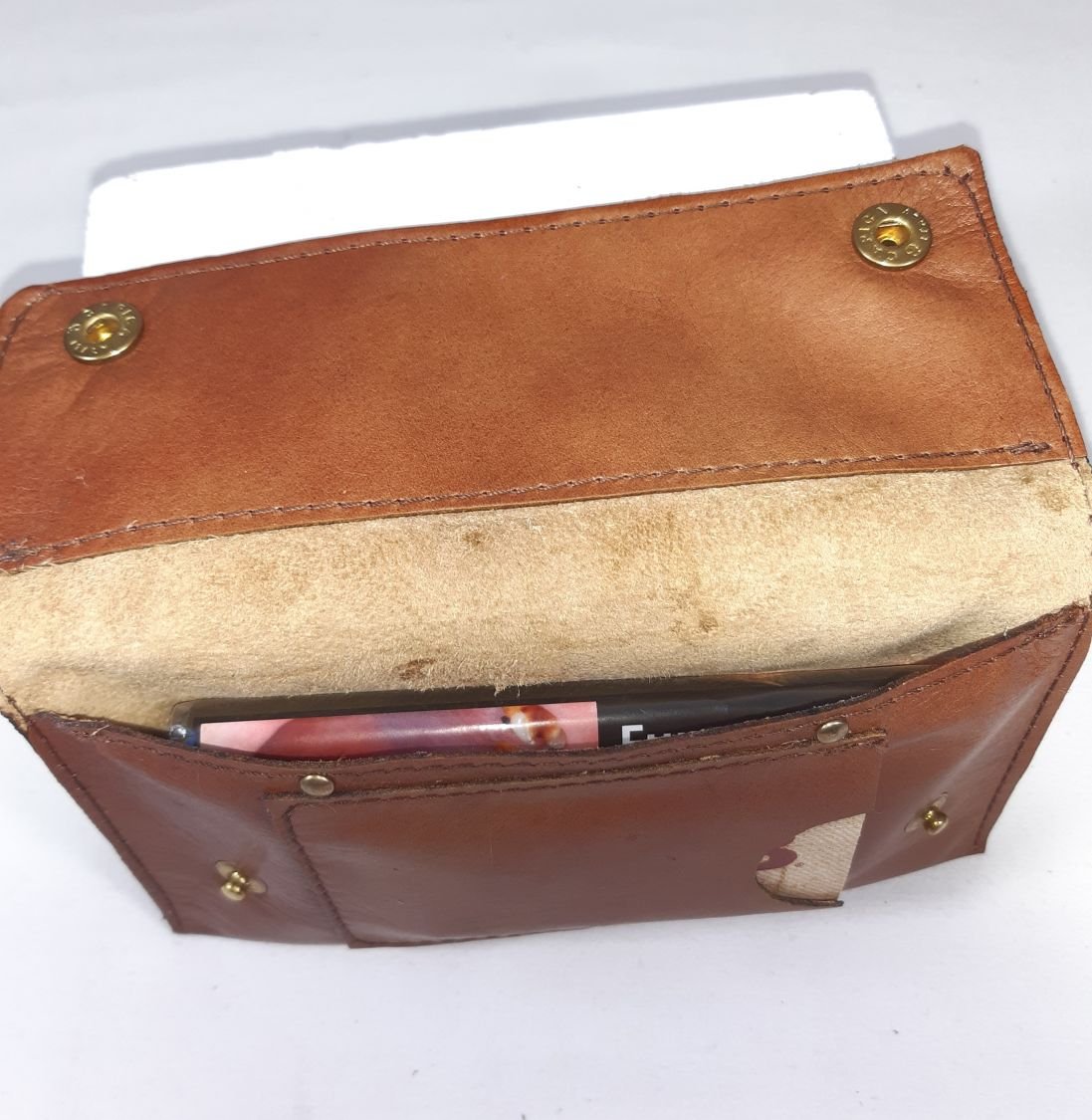 Pochette pour tabac cuir de vachettelisse coloris marron.