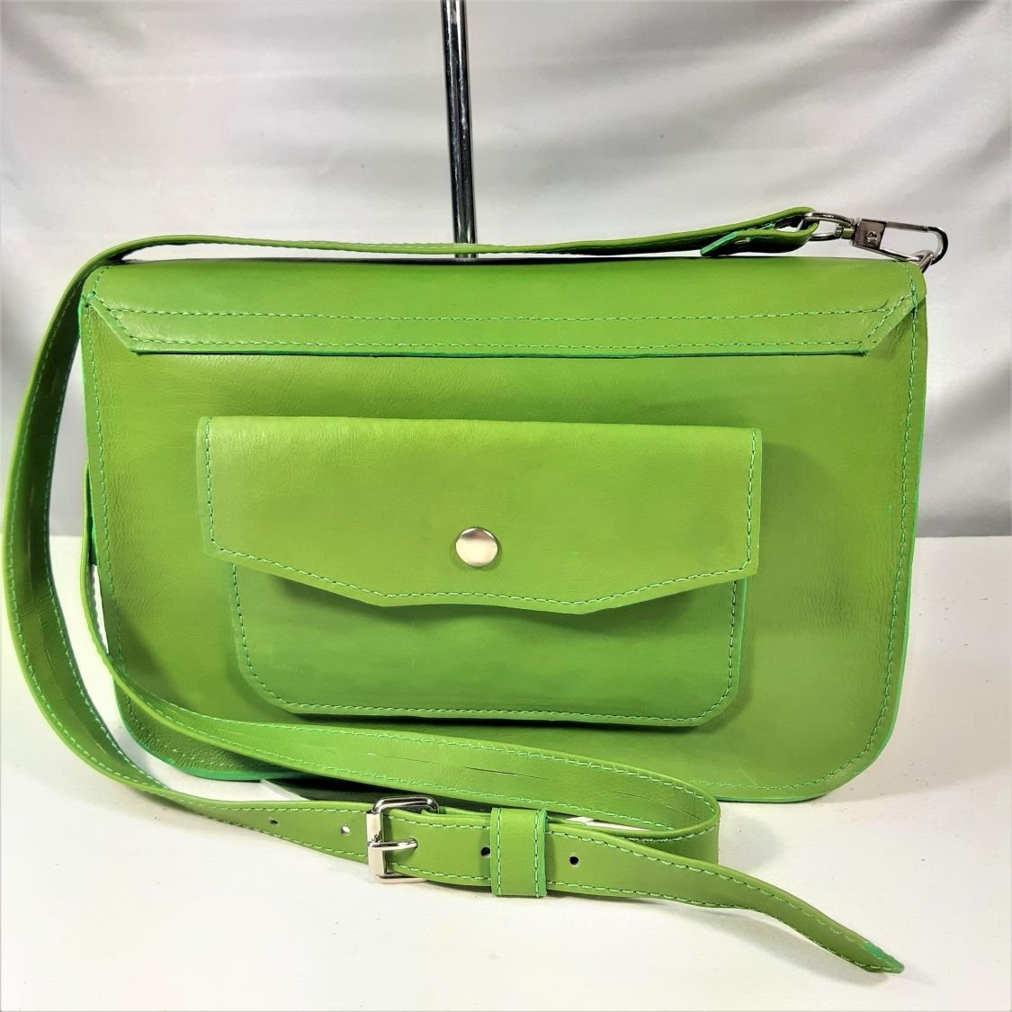 Sac "baguette" cuir de vachette lisse coloris vert