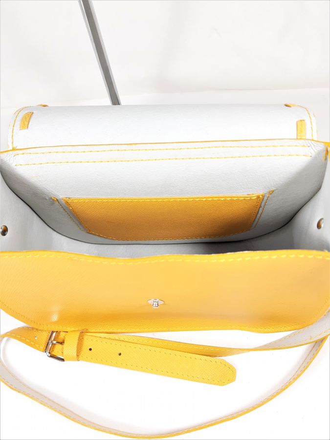 Sac bandoulière cuir vachette, coloris jaune, création artisanale..