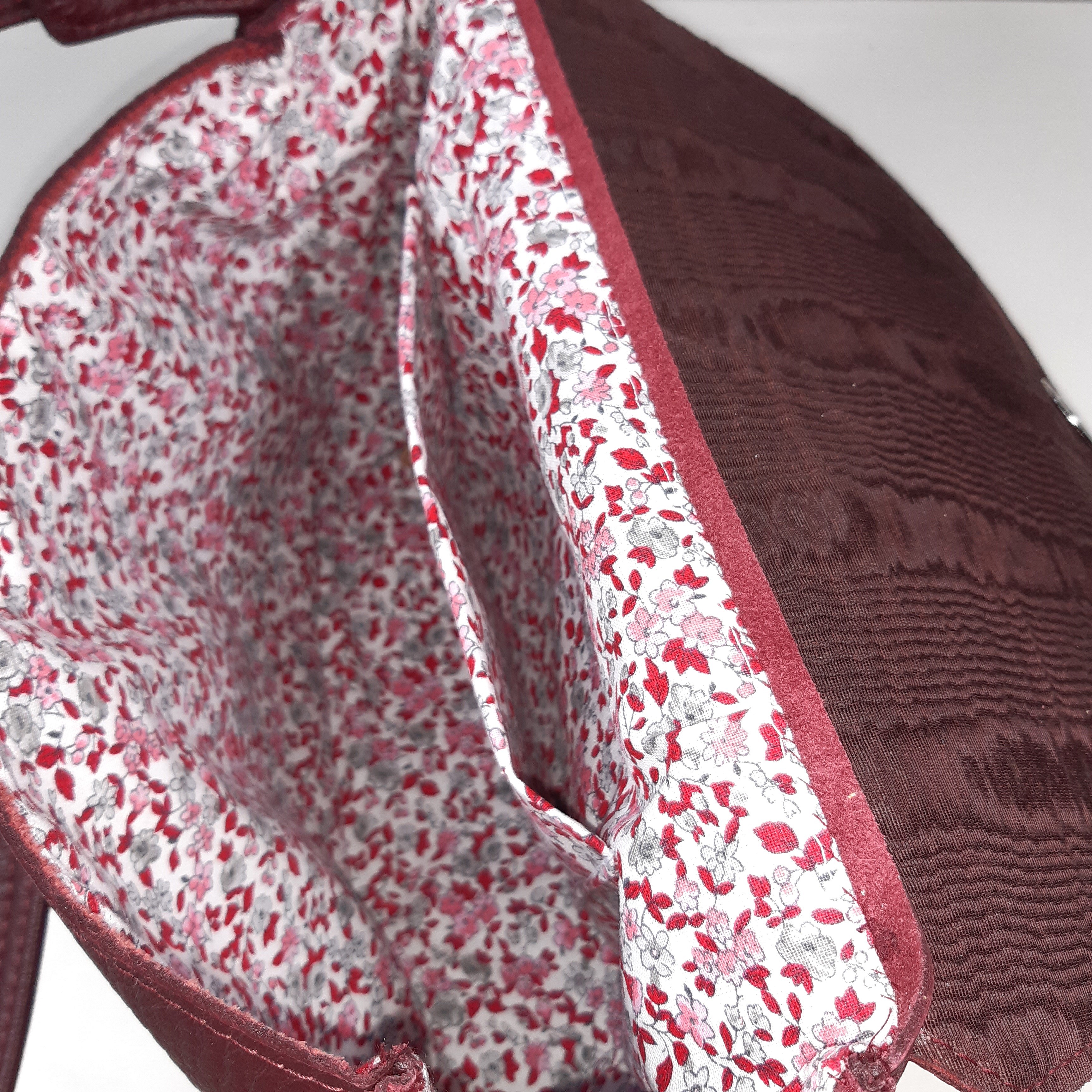 Sac bandouli&egrave;re en cuir bordeaux