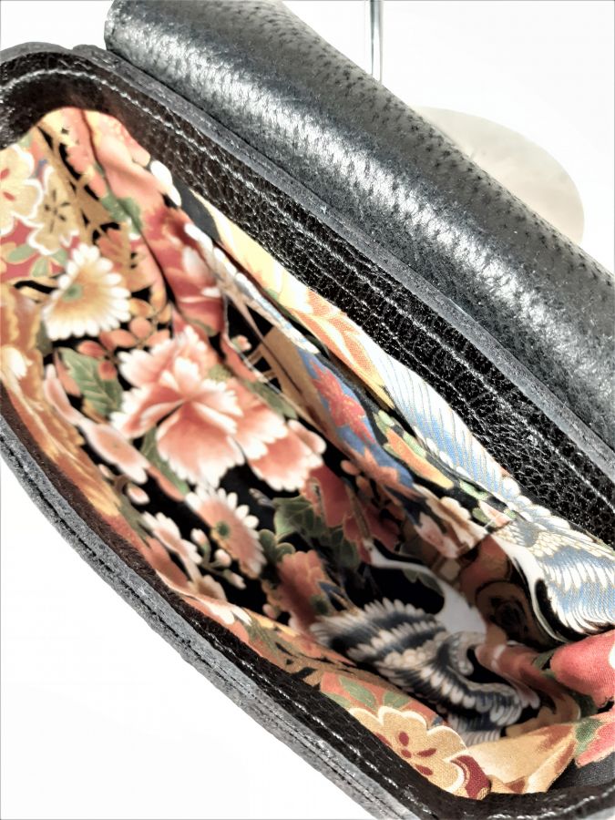 Sac bandoulière cuir vachette,imprimé façon croco,fabrication artisanale coloris noir