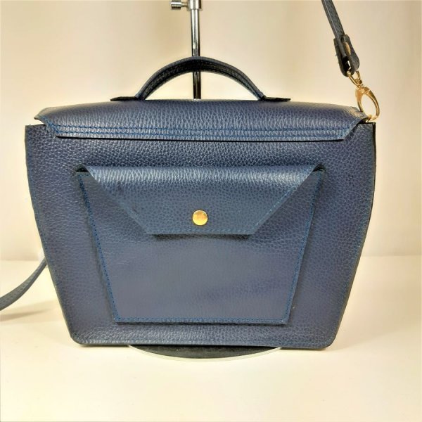 Sac bandoulière cuir de vachette grainé coloris bleu marine.