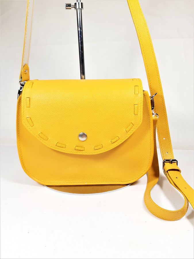 Sac bandoulière cuir vachette, coloris jaune, création artisanale..