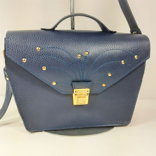 Sac bandoulière cuir de vachette grainé coloris bleu marine.