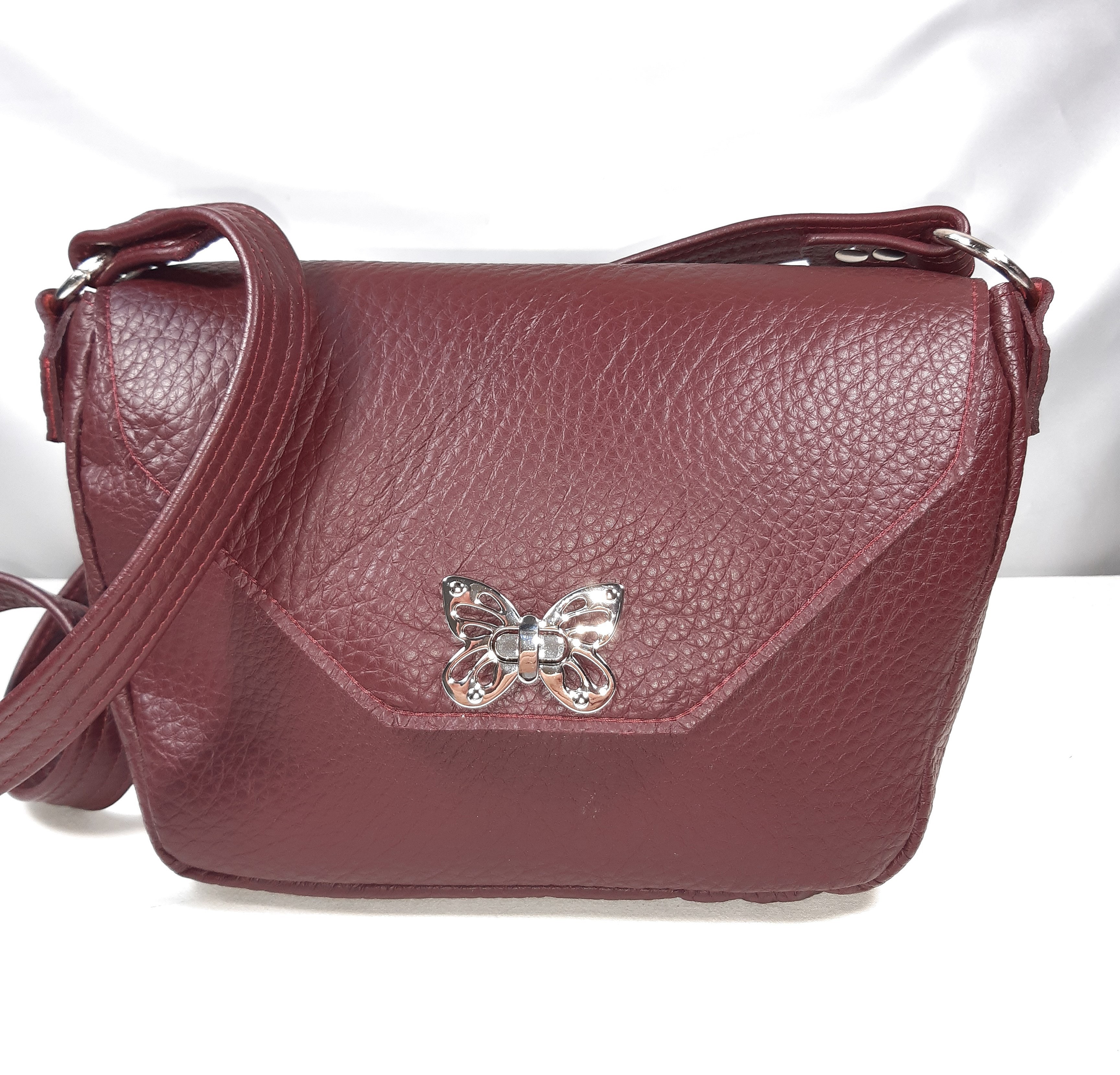 Sac bandouli&egrave;re en cuir bordeaux