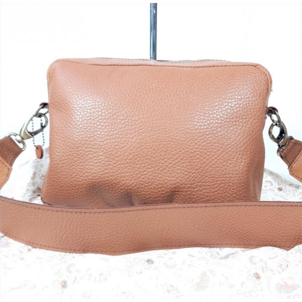 Sac cuir vachette avec fermeture à glissière coloris brun beige.