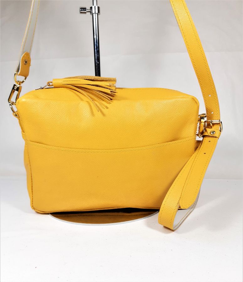 Sac cuir vachette avec fermeture à glissière coloris jaune.