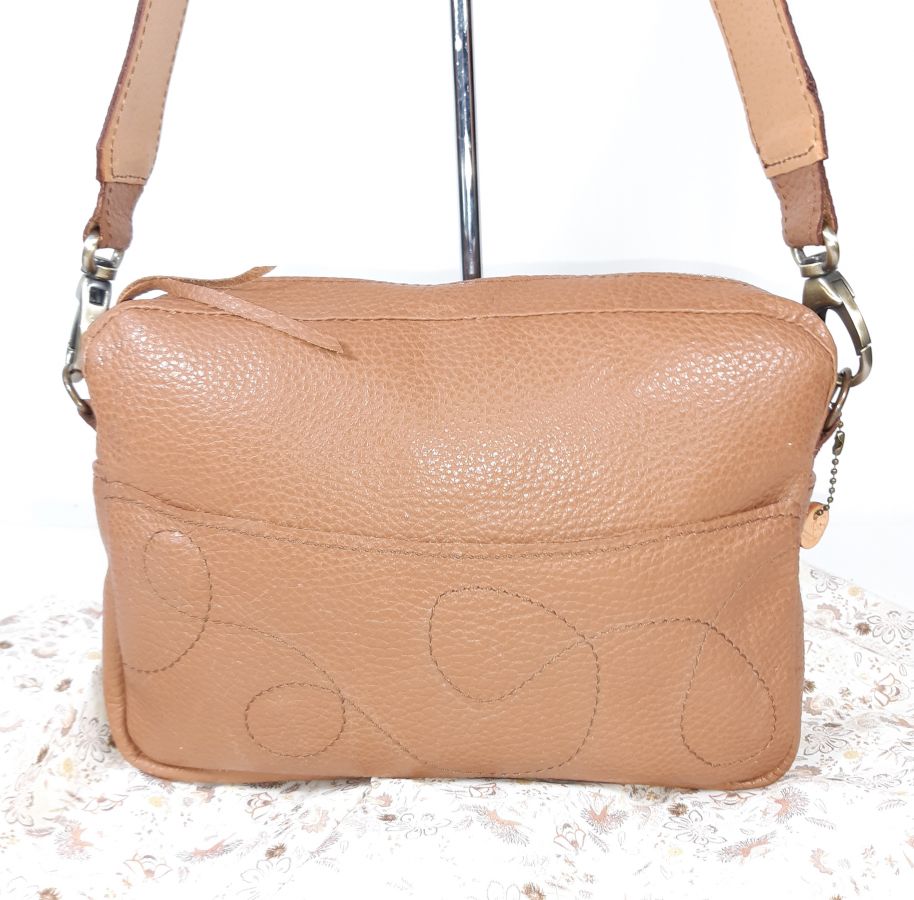 Sac cuir vachette avec fermeture à glissière coloris brun beige.