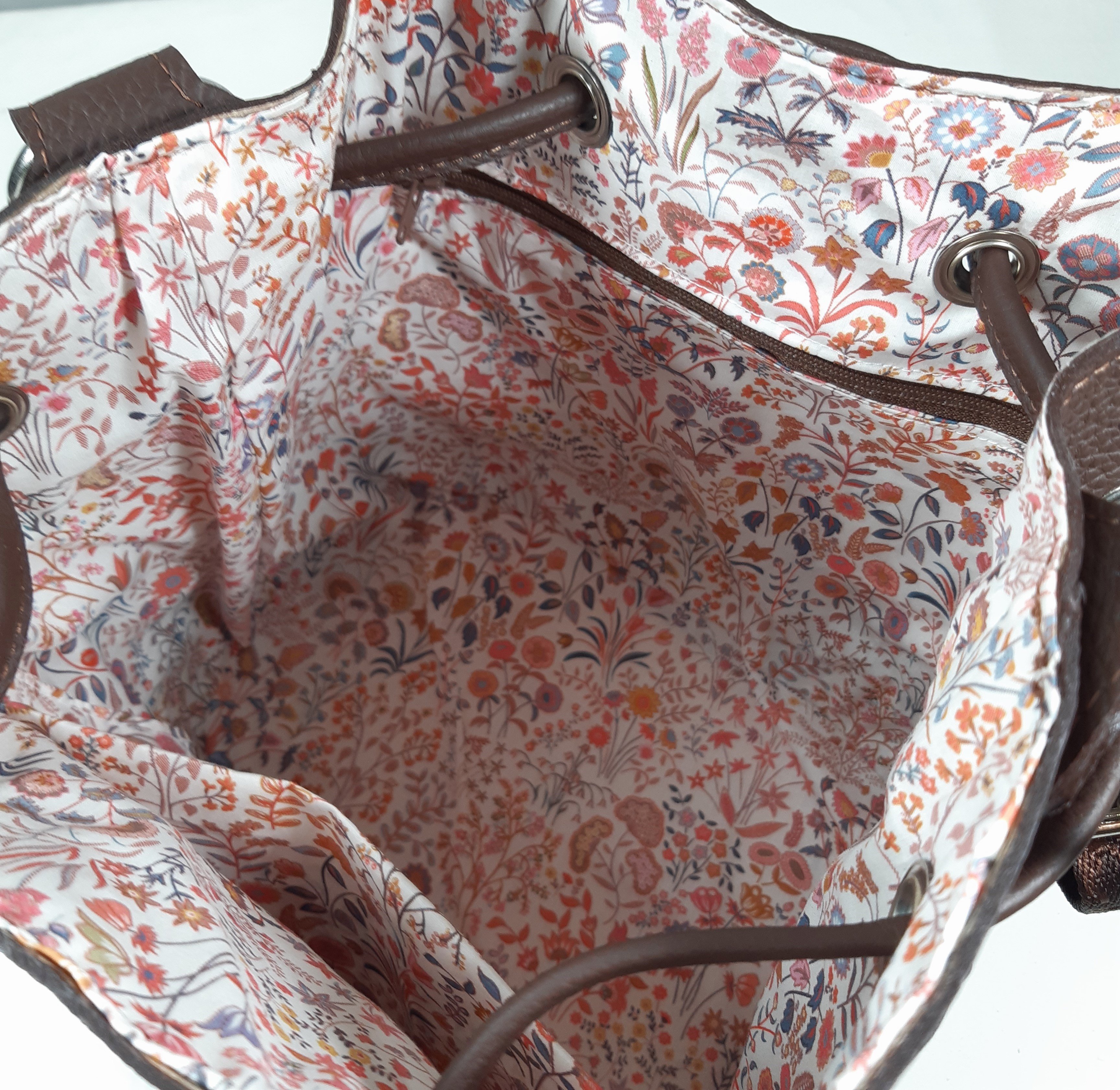 Sac seau cuir marron brodé main