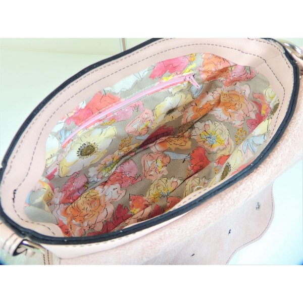 Sac à main cuir de vachette souple coloris nude.