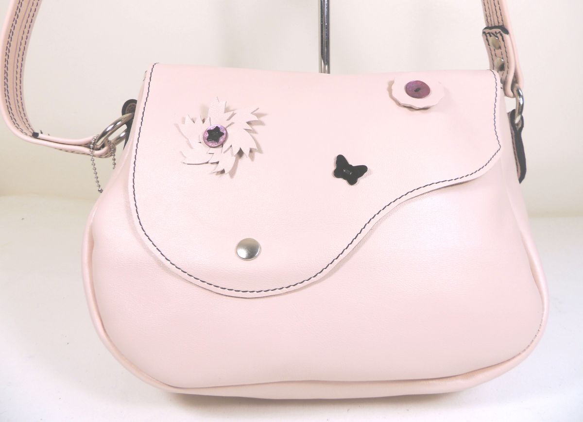 Sac à main cuir de vachette souple coloris nude.