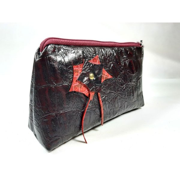 Trousse maquillage croûte de cuir façon croco.