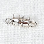 Fermoir &agrave; visser pour un bijou facile &agrave; porter avec une finition parfaite.