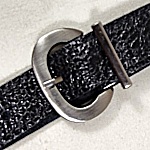 Ceinture fine pour Elle, cuir noir, boucle m&eacute;tal bross&eacute;
