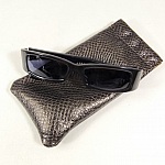 Etui pour lunettes de vue ou de soleil en cuir imprim&eacute; fa&ccedil;on serpent