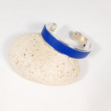  Bracelet jonc métal et cuir coloris bleu.