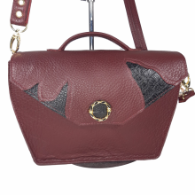 Sac cuir de buffle bordeaux et noir, porté main ou épaule.